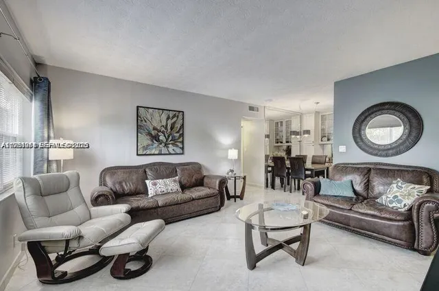 $1,900 | 221 Southeast 9th Avenue, Unit 112, Pompano Beach, FL 33060