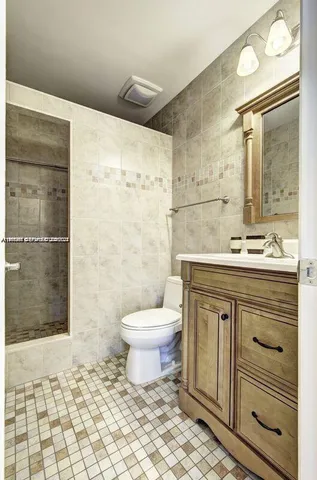 $1,900 | 221 Southeast 9th Avenue, Unit 112, Pompano Beach, FL 33060