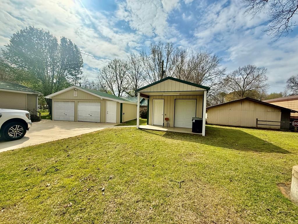 180 Center Drive Springville, TN 38256 - Photo 22 of 30 a front view of a house with garden