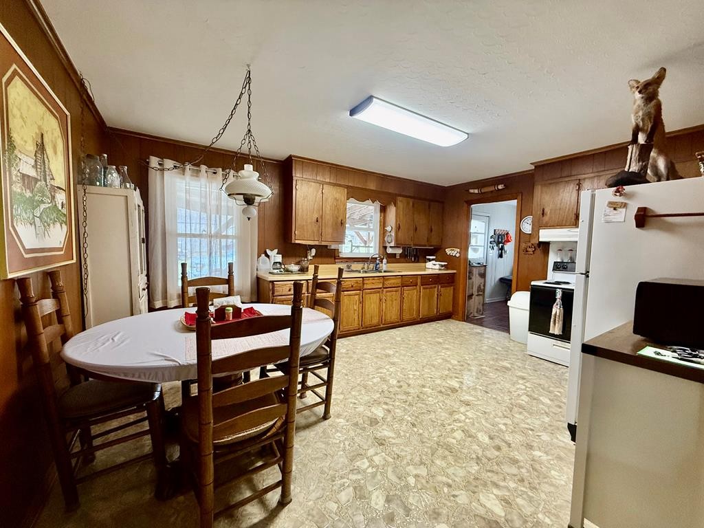 180 Center Drive Springville, TN 38256 - Photo 7 of 30 a view of a dining room with furniture