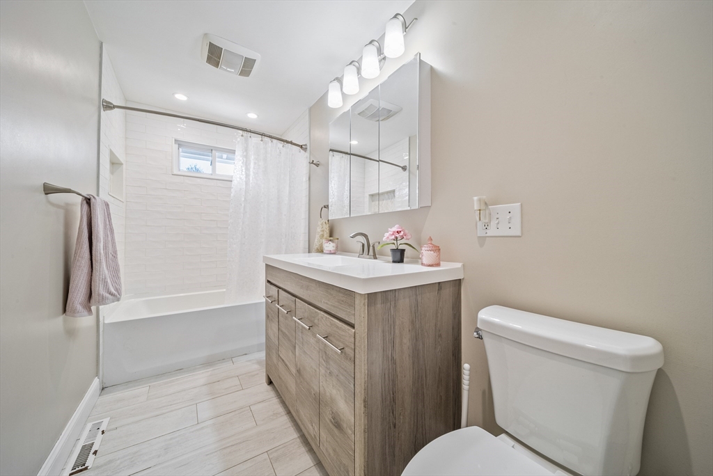 118 Boston Street Middleton, MA 01949 - Photo 8 of 25 Gallery Image 8