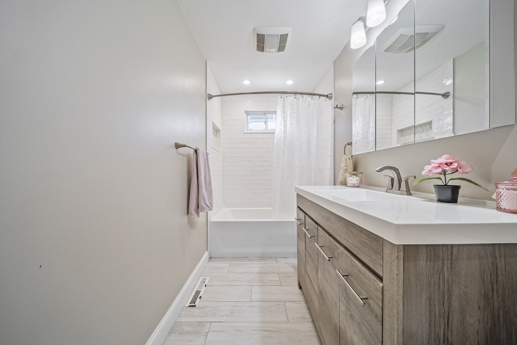 118 Boston Street Middleton, MA 01949 - Photo 9 of 25 Gallery Image 9