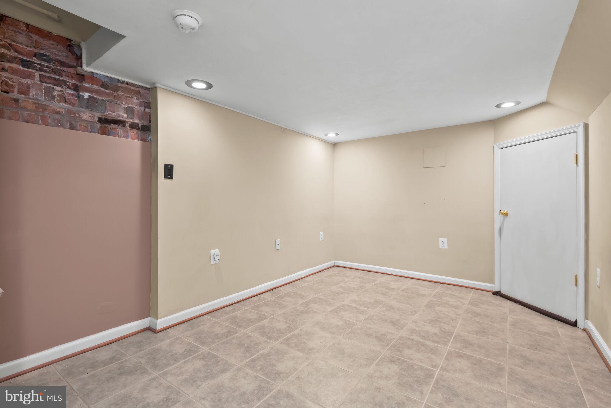 3022 Dillon Street Baltimore, MD 21224 - Photo 25 of 37 Family Room