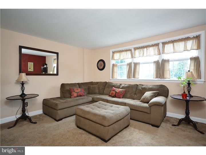 7436 Hill Road Philadelphia, PA 19128 - Photo 2 of 25 Gallery Image 2
