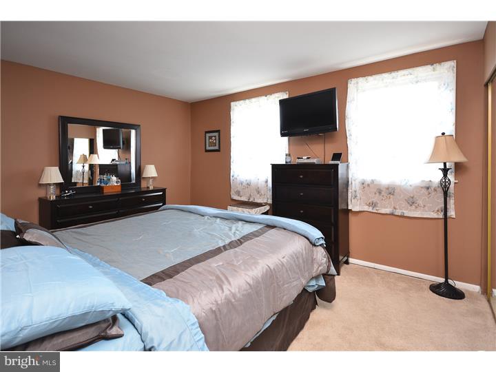 7436 Hill Road Philadelphia, PA 19128 - Photo 14 of 25 Gallery Image 14