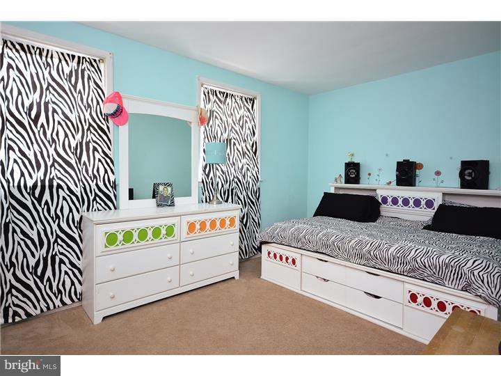 7436 Hill Road Philadelphia, PA 19128 - Photo 17 of 25 Gallery Image 17