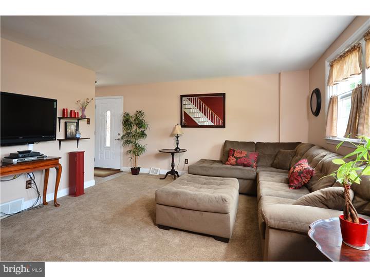 7436 Hill Road Philadelphia, PA 19128 - Photo 3 of 25 Gallery Image 3
