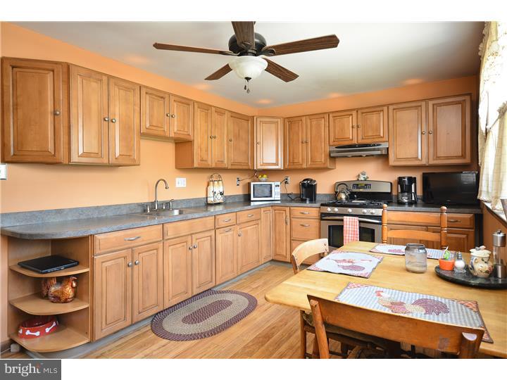 7436 Hill Road Philadelphia, PA 19128 - Photo 9 of 25 Gallery Image 9