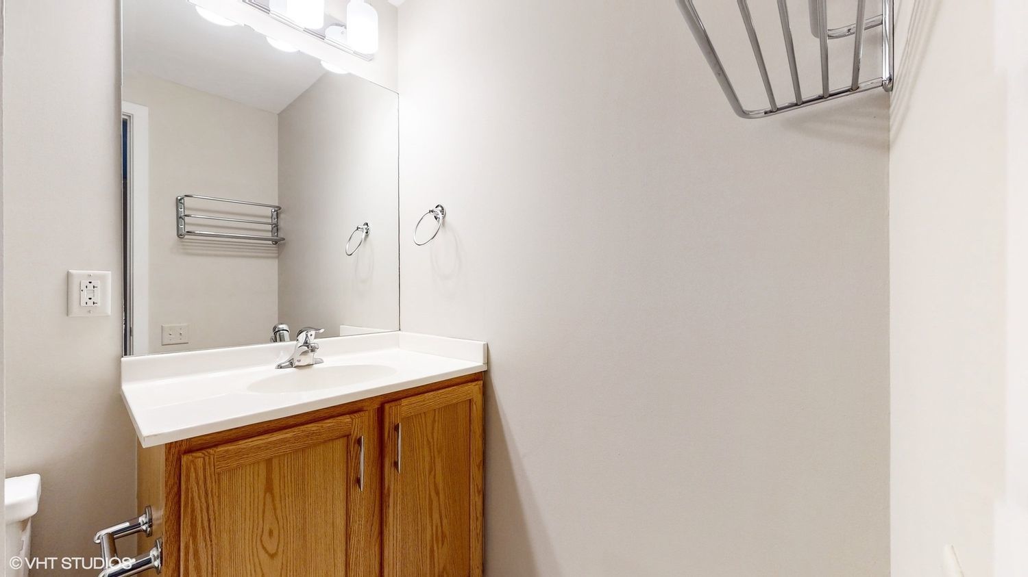 210 South Desplaines Street, Unit 907 Chicago, IL 60661 - Photo 8 of 17 a bathroom with a sink and a mirror