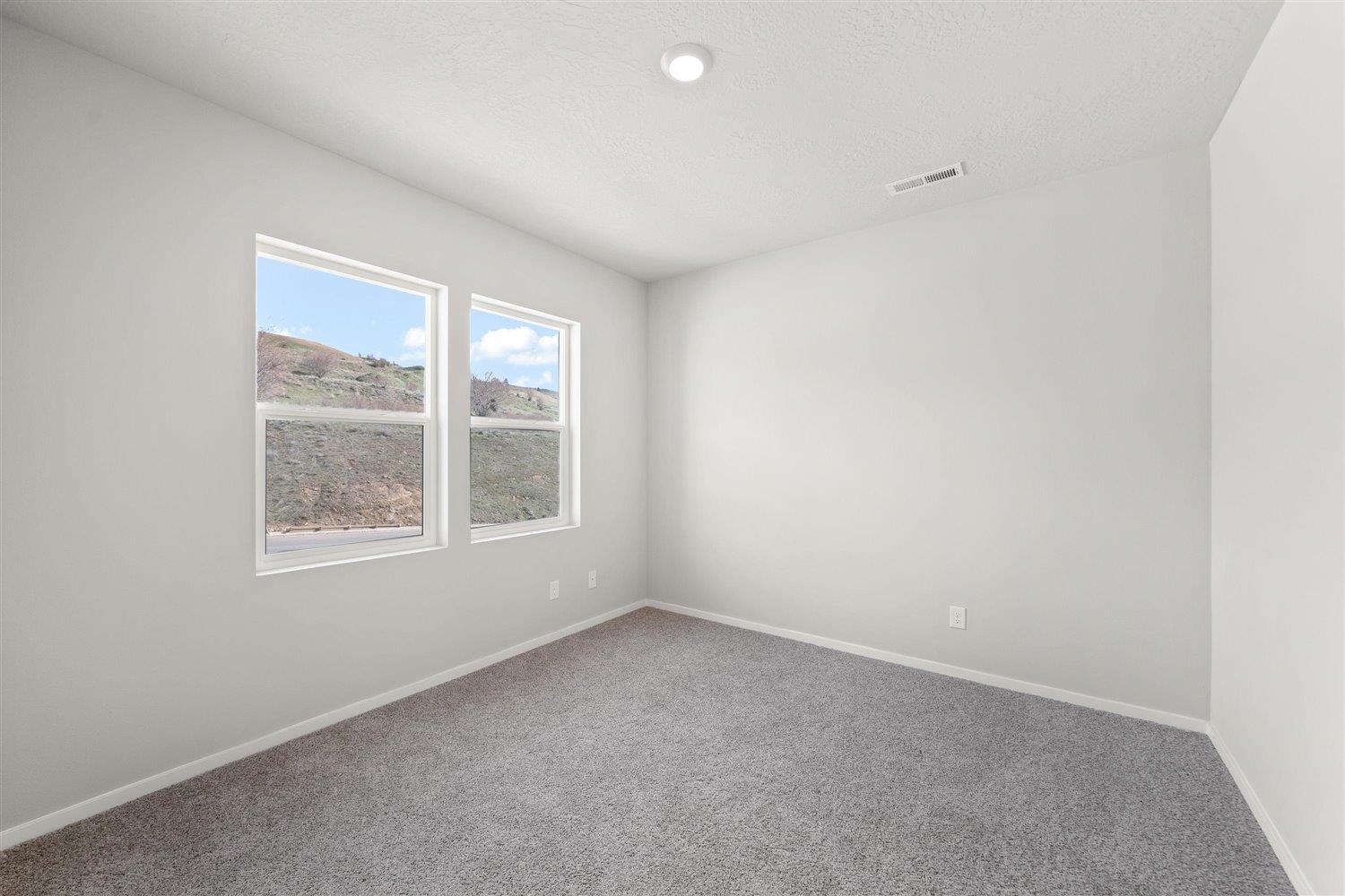 3862 South Clinton Road Spokane Valley, WA 99206 - Photo 13 of 15 Gallery Image 13
