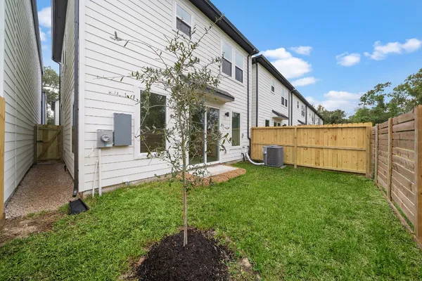 $2,275 | 24A Bucan Street, Unit F, Houston, TX 77076