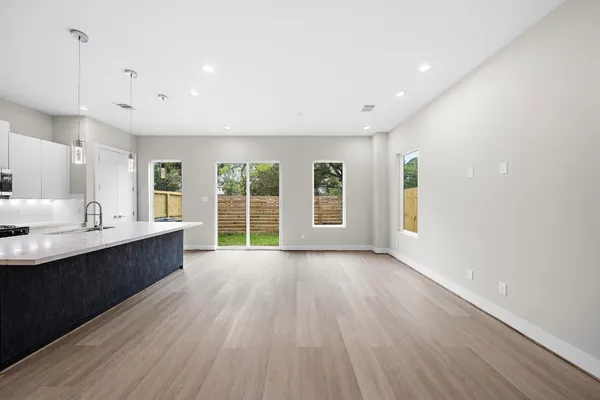 $2,275 | 24A Bucan Street, Unit F, Houston, TX 77076