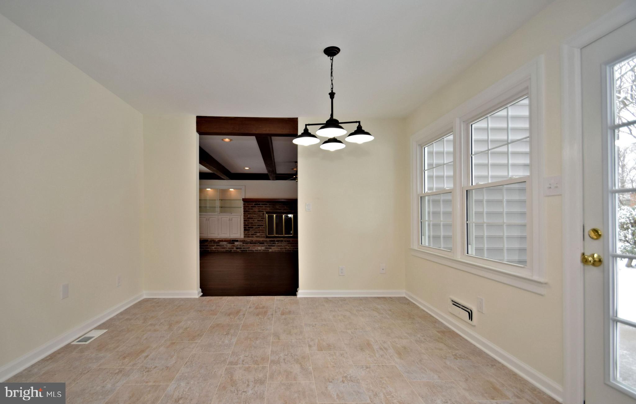 404 Sunset Road Burlington, NJ 08016 - Photo 16 of 72 Eat in opening to Family room