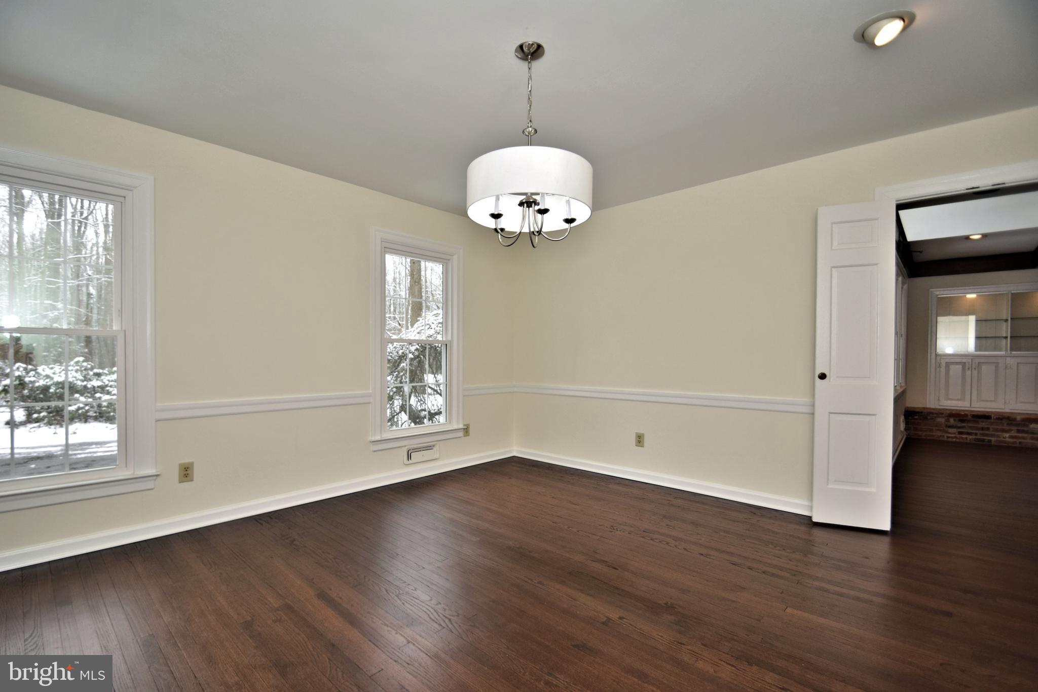 404 Sunset Road Burlington, NJ 08016 - Photo 23 of 72 Dinning room front windows