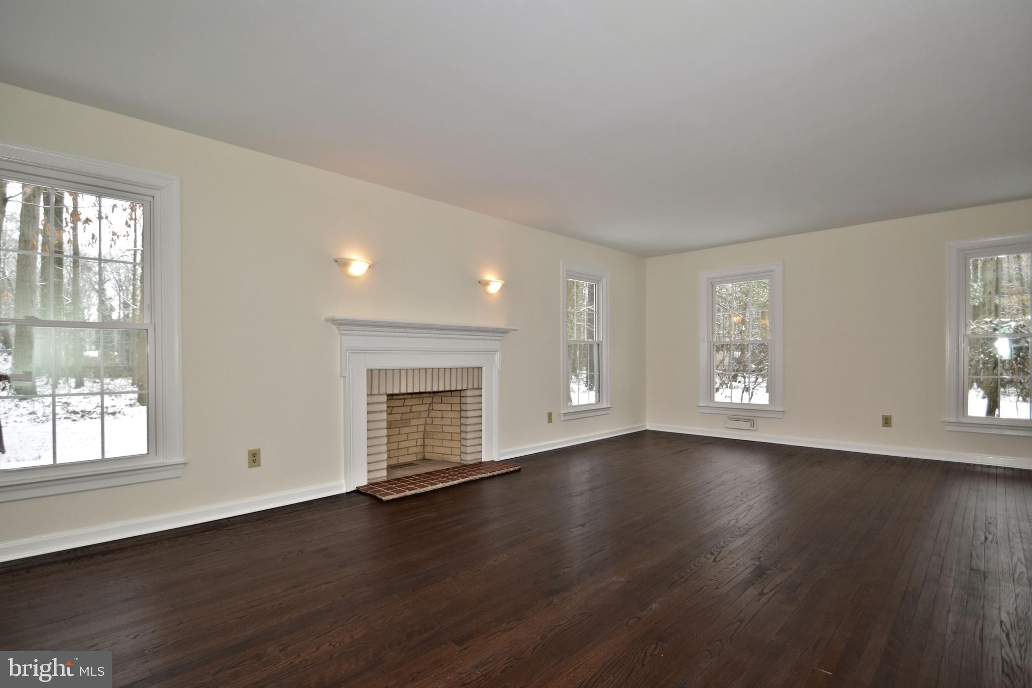 404 Sunset Road Burlington, NJ 08016 - Photo 28 of 72 Full room view Living Room