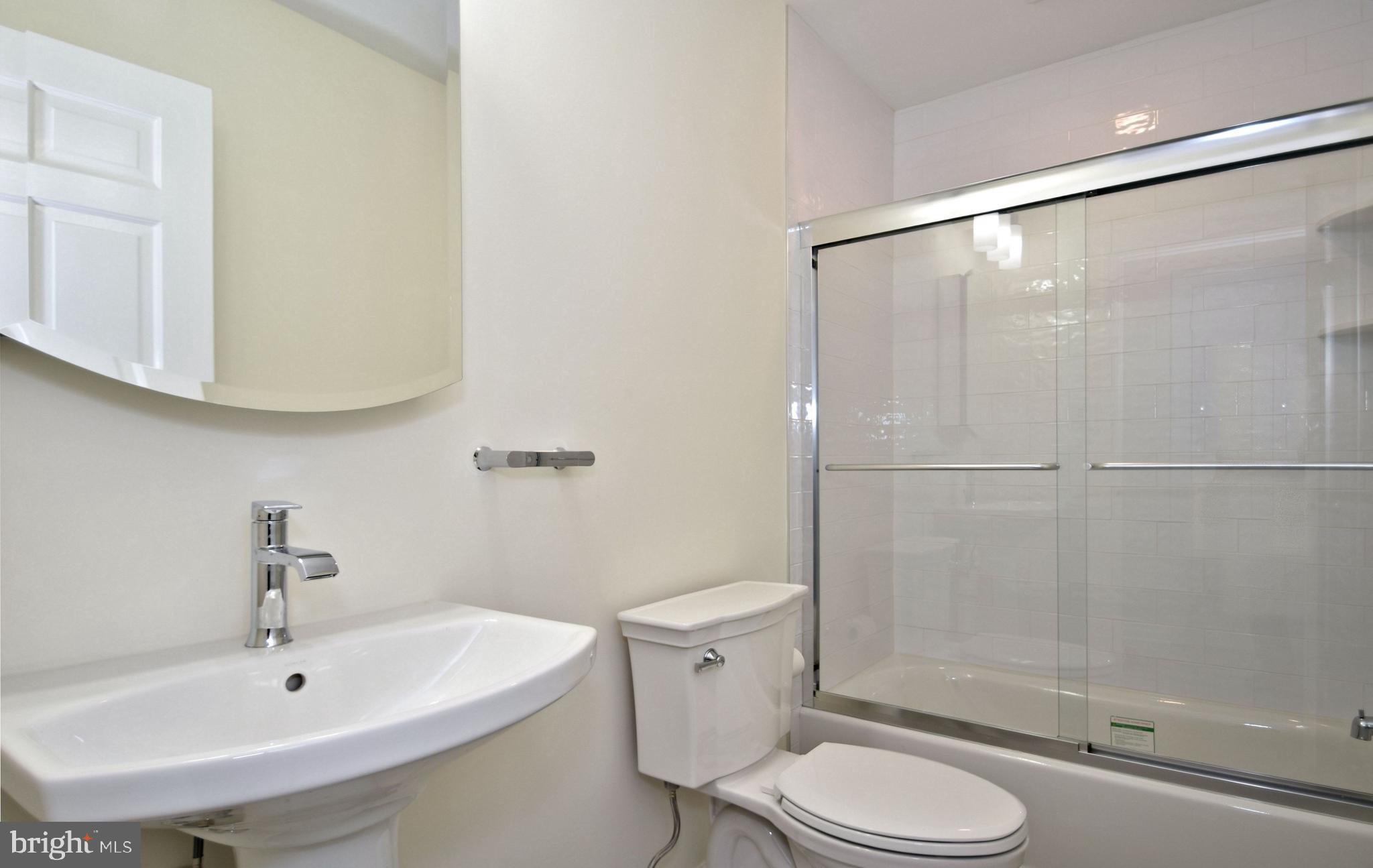 404 Sunset Road Burlington, NJ 08016 - Photo 31 of 72 1st floor FULL bath