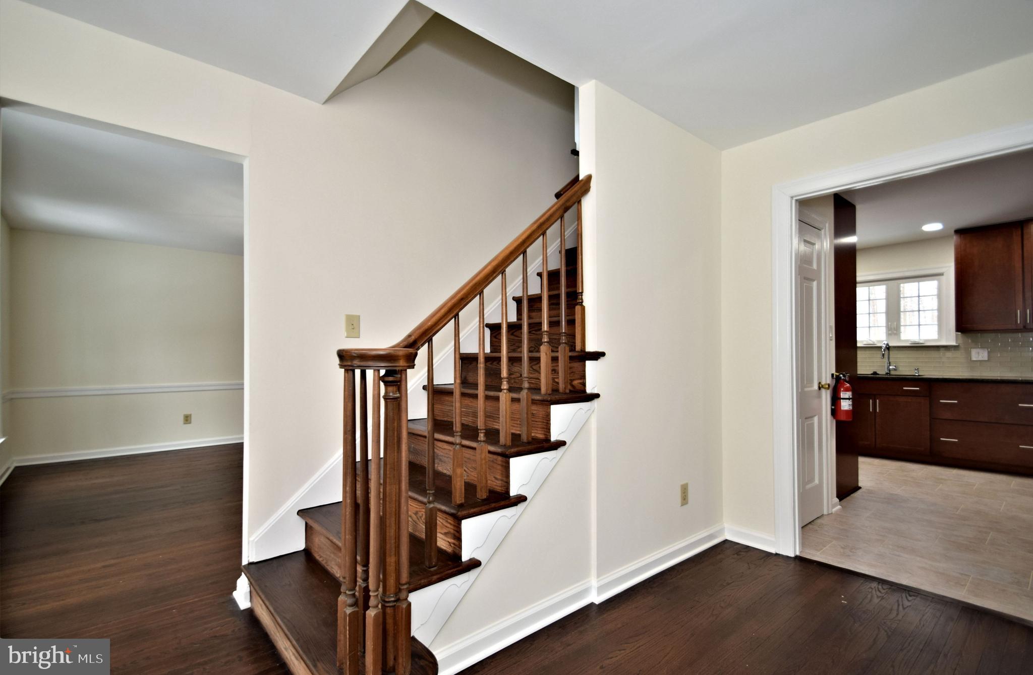 404 Sunset Road Burlington, NJ 08016 - Photo 35 of 72 Stairway to 2nd floor