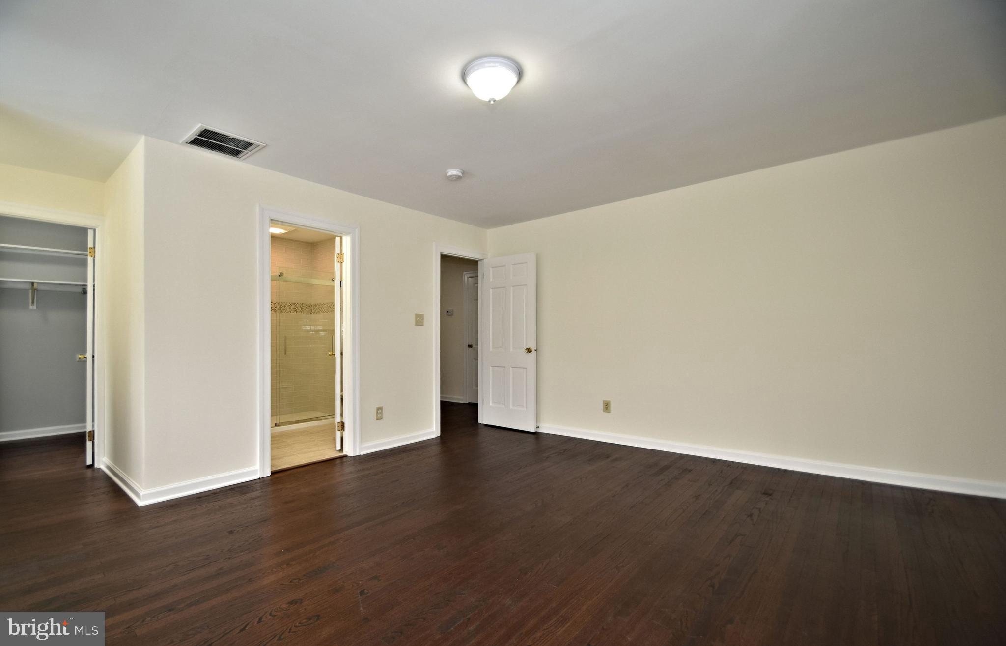 404 Sunset Road Burlington, NJ 08016 - Photo 39 of 72 Master Bedroom Walk-in, bath, hallway doors