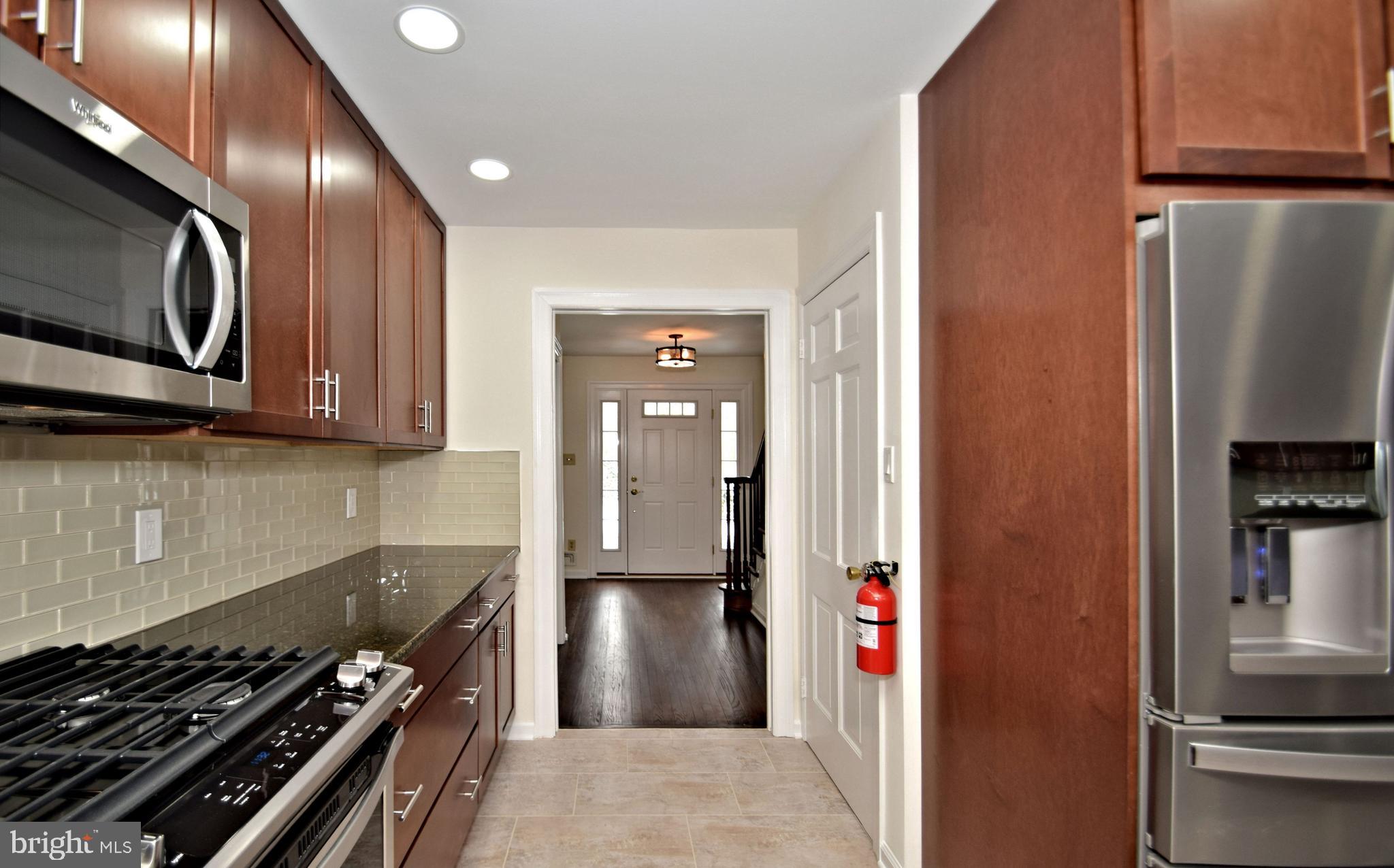 404 Sunset Road Burlington, NJ 08016 - Photo 6 of 72 Kitchen look back to front door