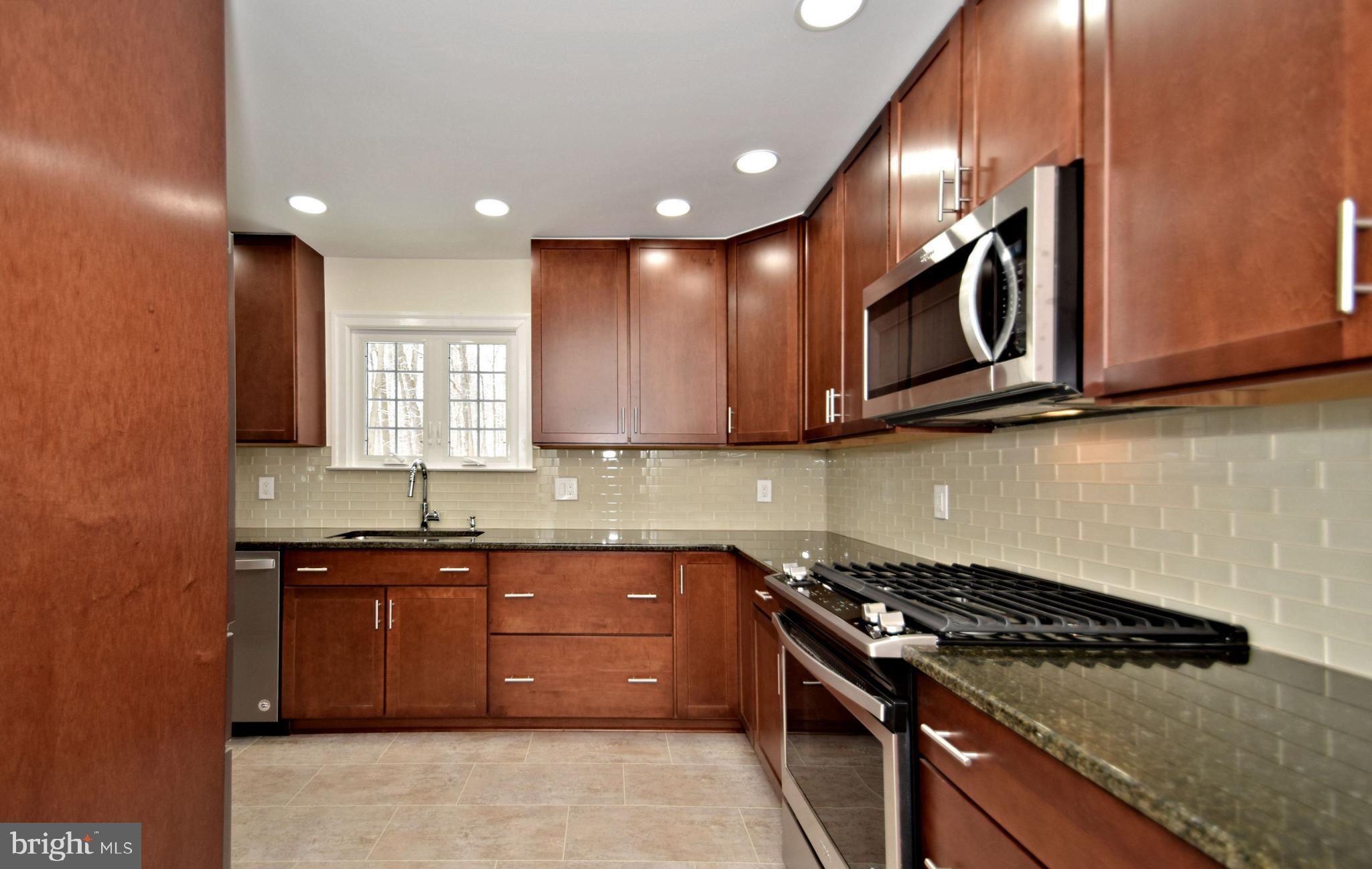 404 Sunset Road Burlington, NJ 08016 - Photo 7 of 72 Kitchen entry
