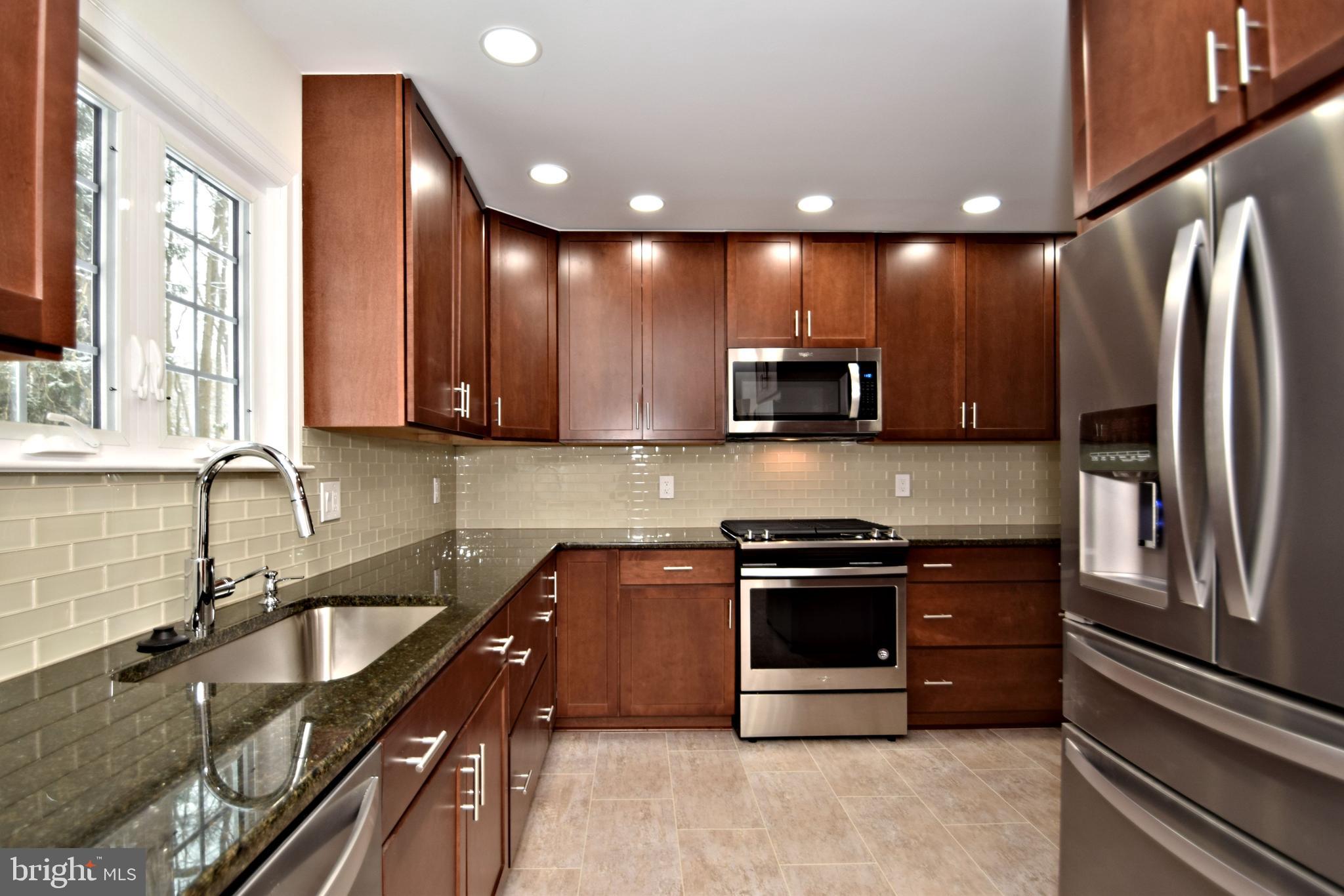 404 Sunset Road Burlington, NJ 08016 - Photo 9 of 72 Sink-Fridge-Stove triangle