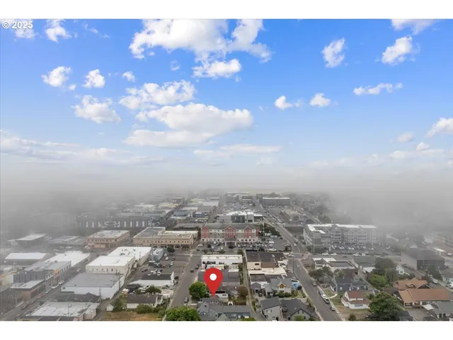 a picture of city and mountain view