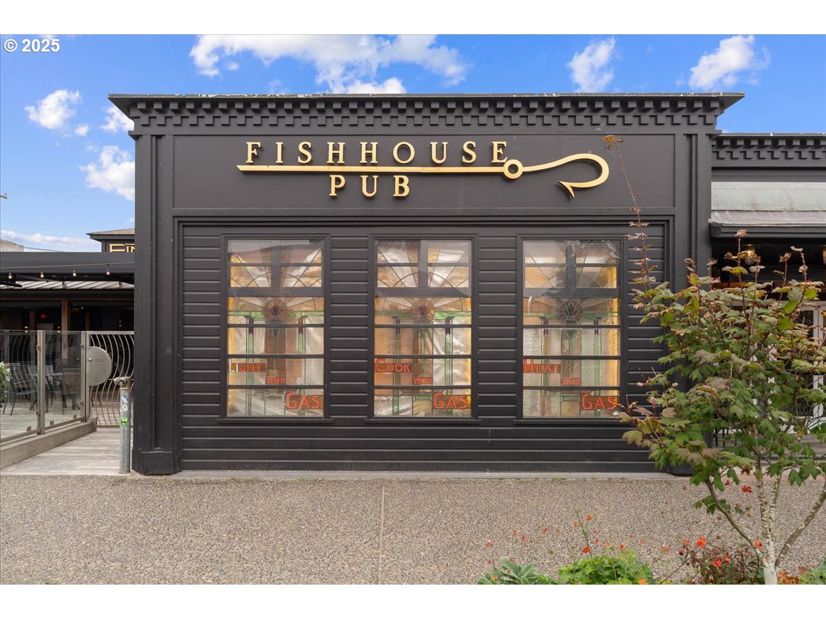 830 Oceanway Street Seaside, OR 97138 - Photo 32 of 35 a view of livingroom with seating space