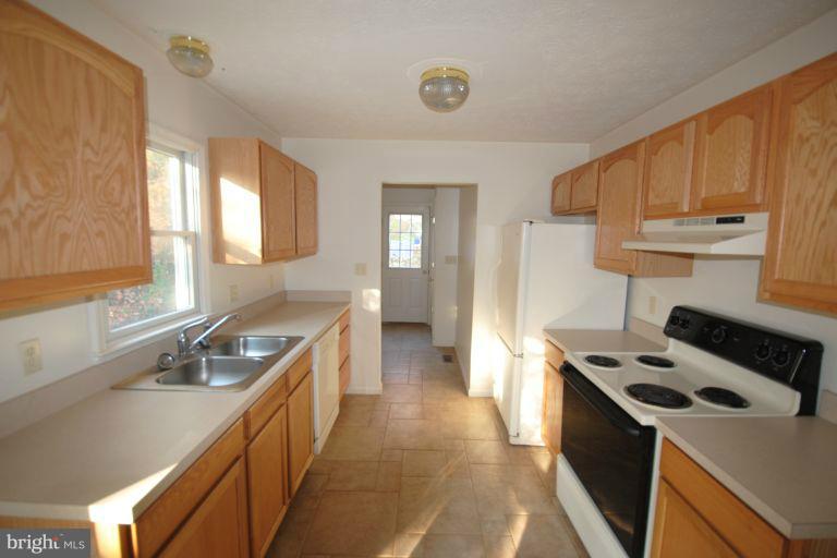 594 Fletcher Road Gore, VA 22637 - Photo 7 of 29 Kitchen