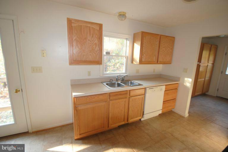 594 Fletcher Road Gore, VA 22637 - Photo 8 of 29 Kitchen