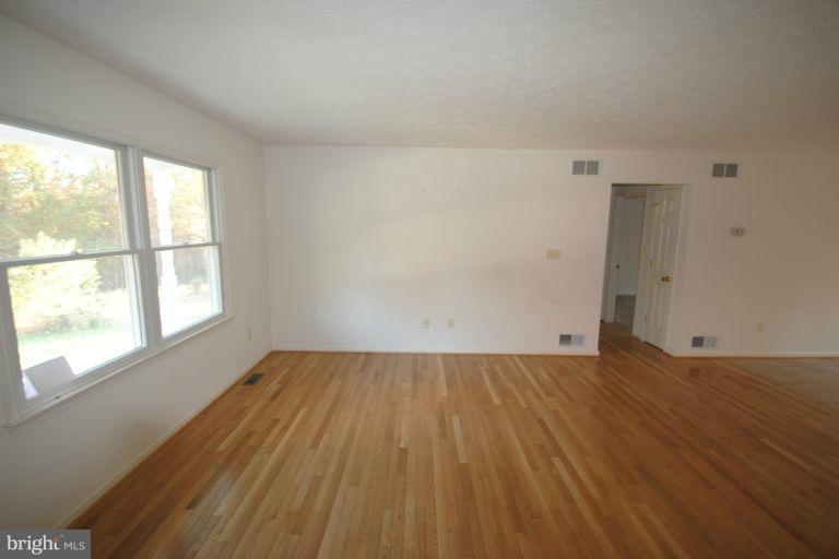 594 Fletcher Road Gore, VA 22637 - Photo 9 of 29 Living Room