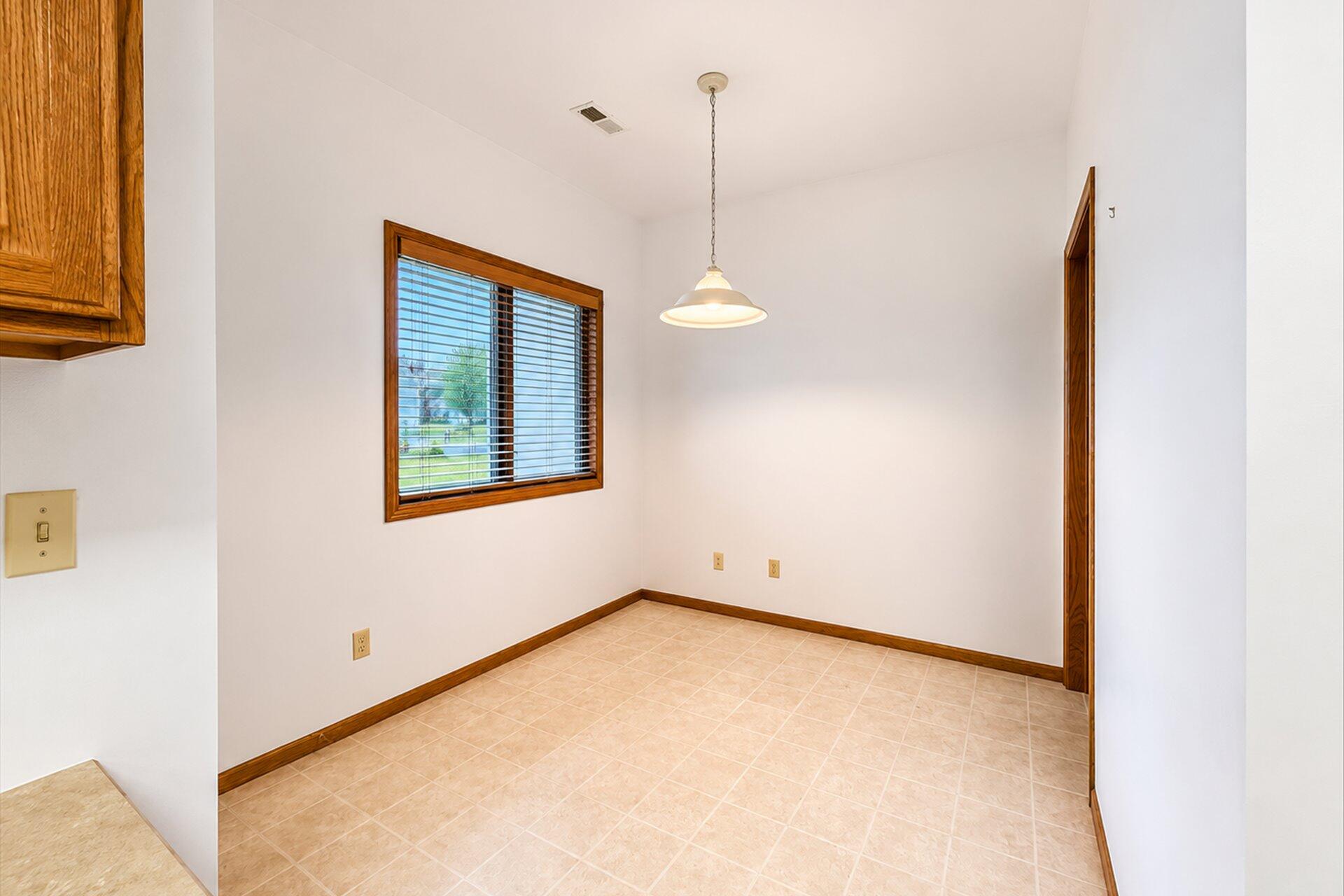 400 South Rice Street, Unit 18 Whitewater, WI 53190 - Photo 7 of 21 06-DDC46A4D-AC4D-4339-9A50-D74F685F12CA