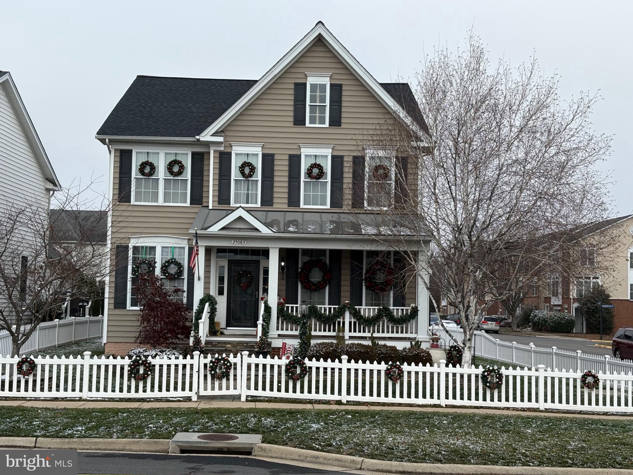 25083 Riding Center Drive Chantilly, VA 20152 - Photo 2 of 8 Charming home adorned for the holidays.