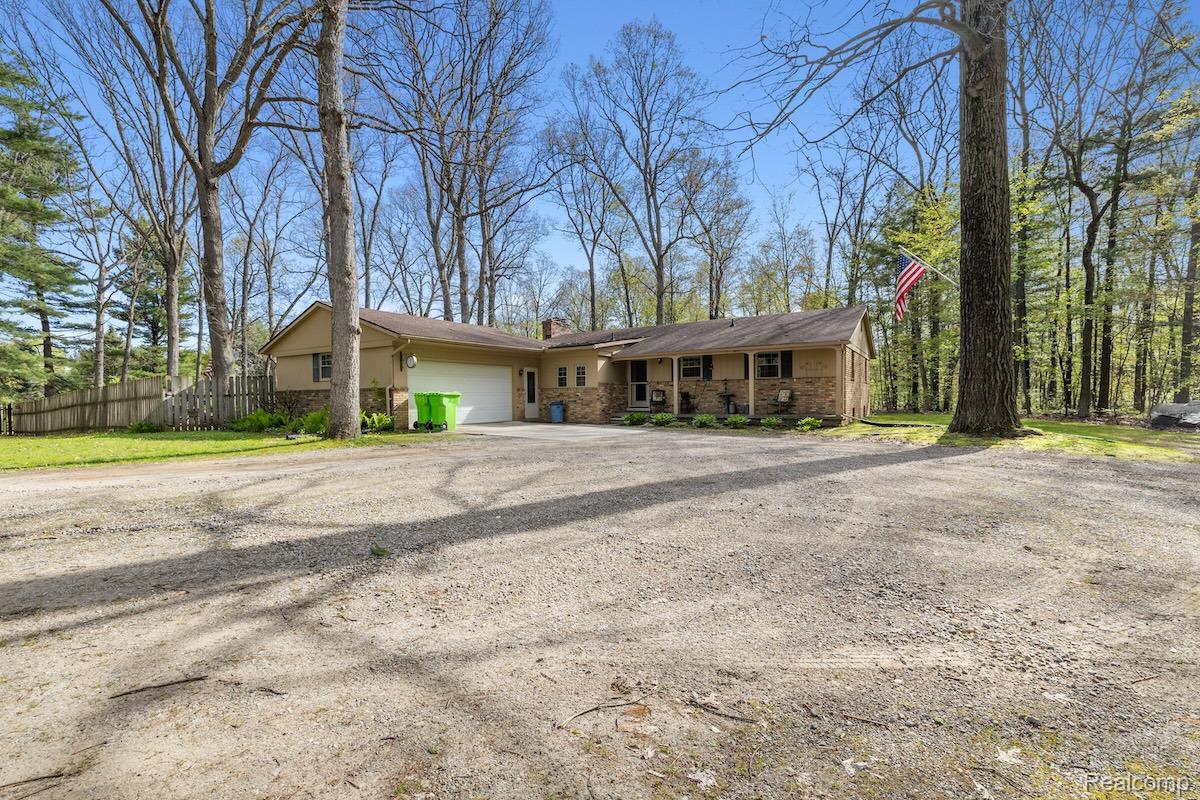 2700 North Hacker Road Howell, MI 48855 - Photo 32 of 34 2700 Hacker-21.jpg