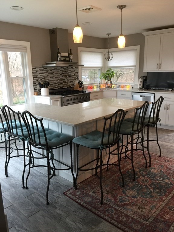 234 Easthampton Road Holyoke, MA 01040 - Photo 3 of 19