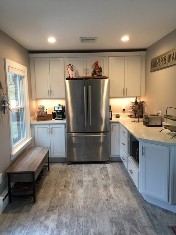 234 Easthampton Road Holyoke, MA 01040 - Photo 4 of 19
