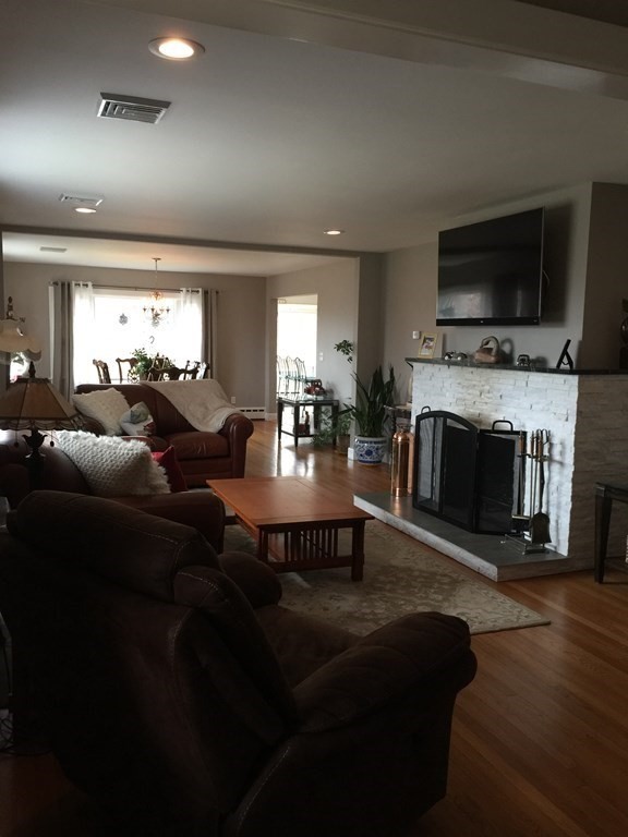 234 Easthampton Road Holyoke, MA 01040 - Photo 8 of 19
