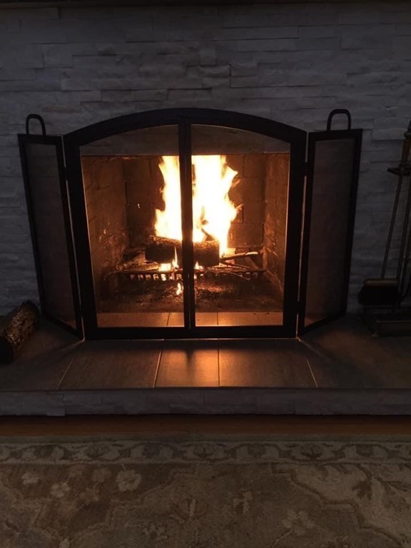 234 Easthampton Road Holyoke, MA 01040 - Photo 9 of 19