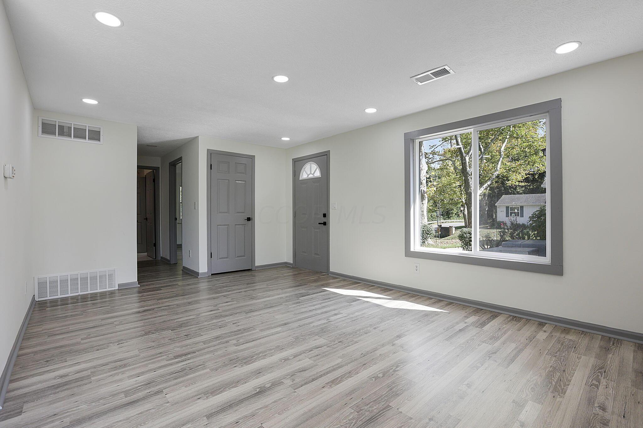 3375 Spangler Road, Unit A6 Columbus, OH 43207 - Photo 7 of 20 11-web-or-mls-0D3A4587