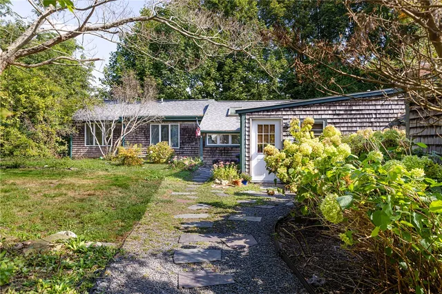 $867,500 | 40 Indian Terrace, Middletown, RI 02842