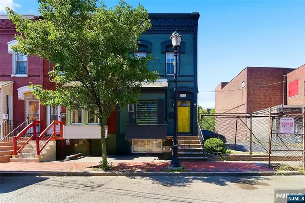 $2,850 | 22 8th Avenue, Newark, NJ 07104