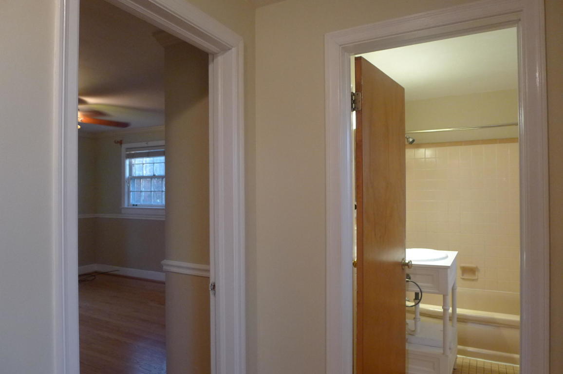 3125 Stoneridge Road Southwest Roanoke, VA 24014 - Photo 12 of 28 a view of a bathroom from a hallway