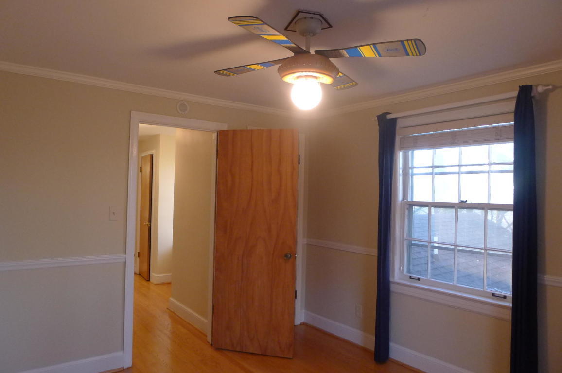 3125 Stoneridge Road Southwest Roanoke, VA 24014 - Photo 17 of 28 a view of a hallway with a door