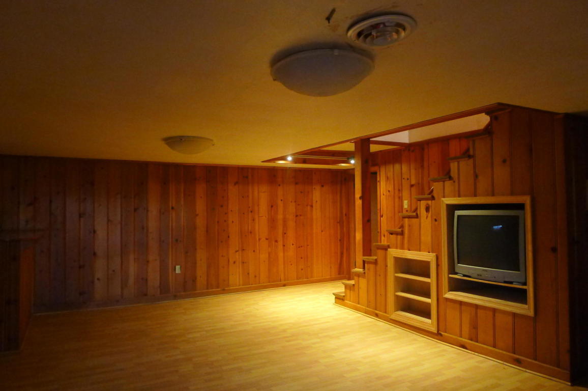 3125 Stoneridge Road Southwest Roanoke, VA 24014 - Photo 21 of 28 an empty room with closet