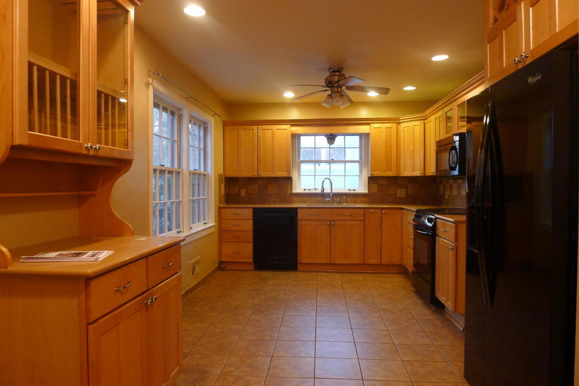 3125 Stoneridge Road Southwest Roanoke, VA 24014 - Photo 4 of 28 a kitchen with a refrigerator and a sink