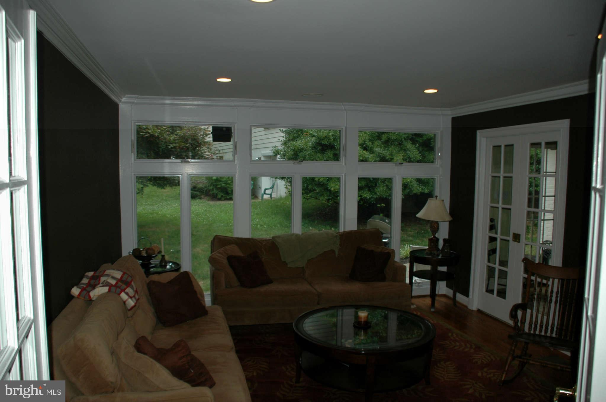 12100 Pueblo Road Gaithersburg, MD 20878 - Photo 11 of 15 Living Room