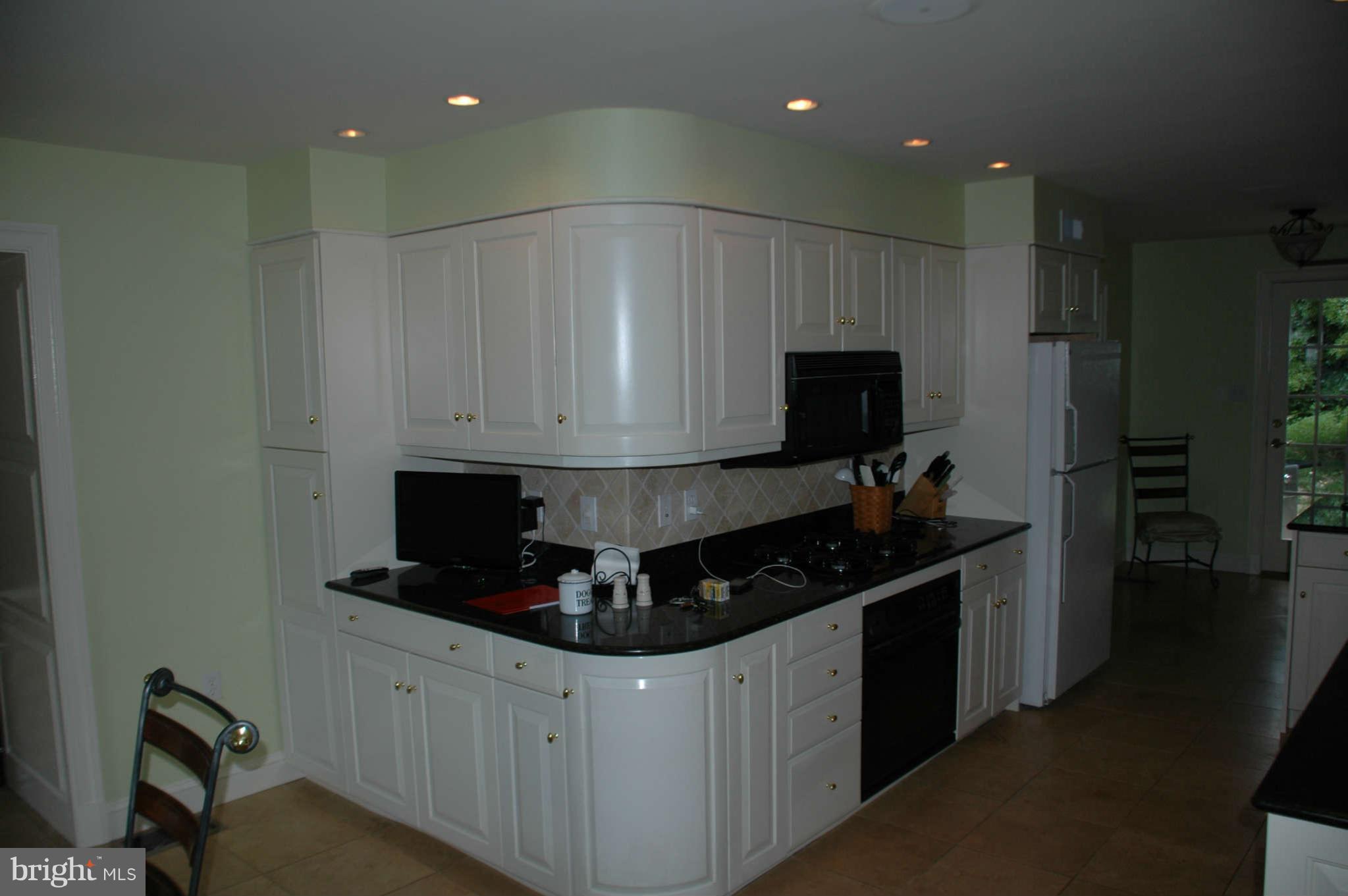 12100 Pueblo Road Gaithersburg, MD 20878 - Photo 3 of 15 Kitchen