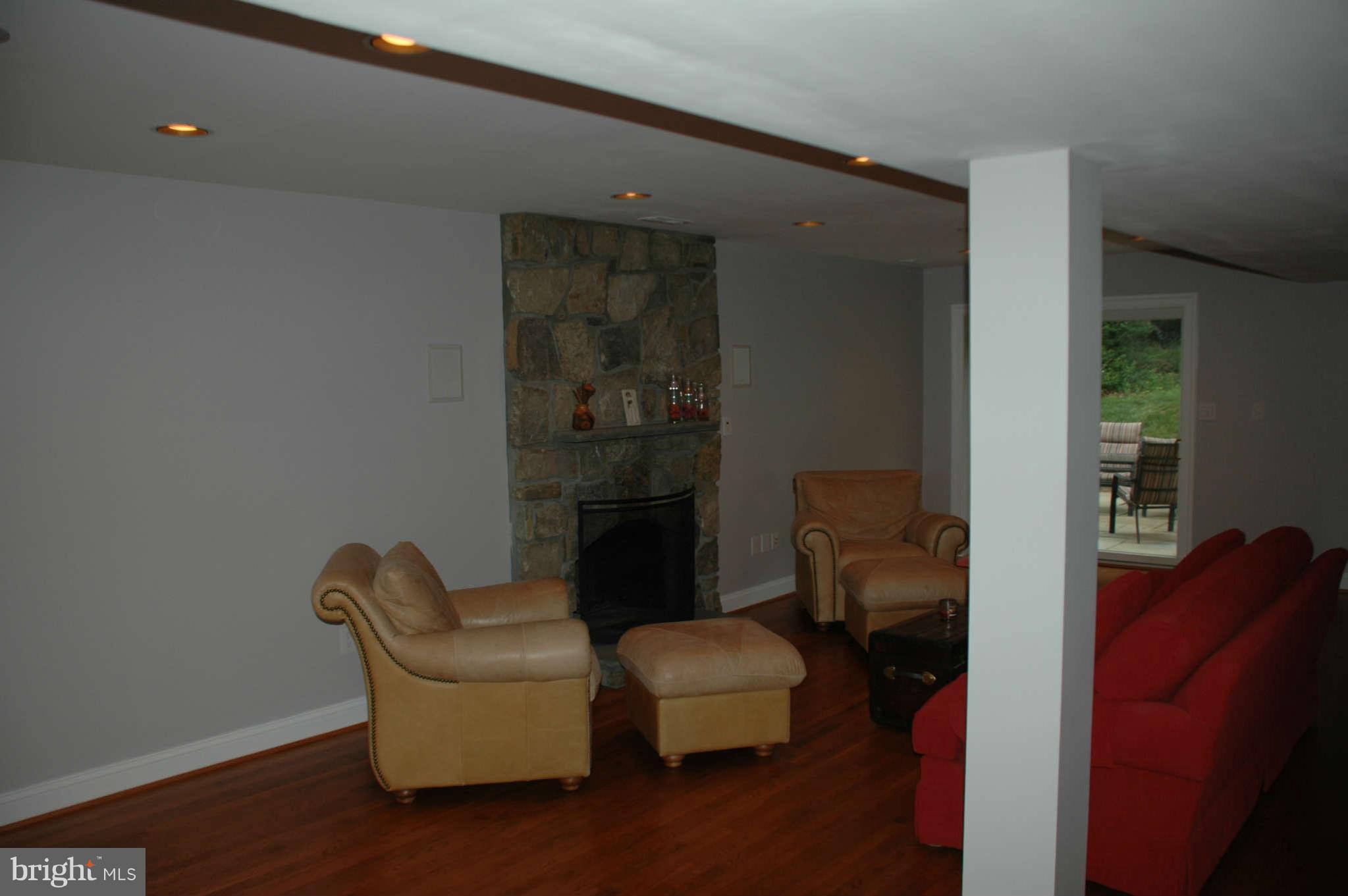 12100 Pueblo Road Gaithersburg, MD 20878 - Photo 7 of 15 Family Room