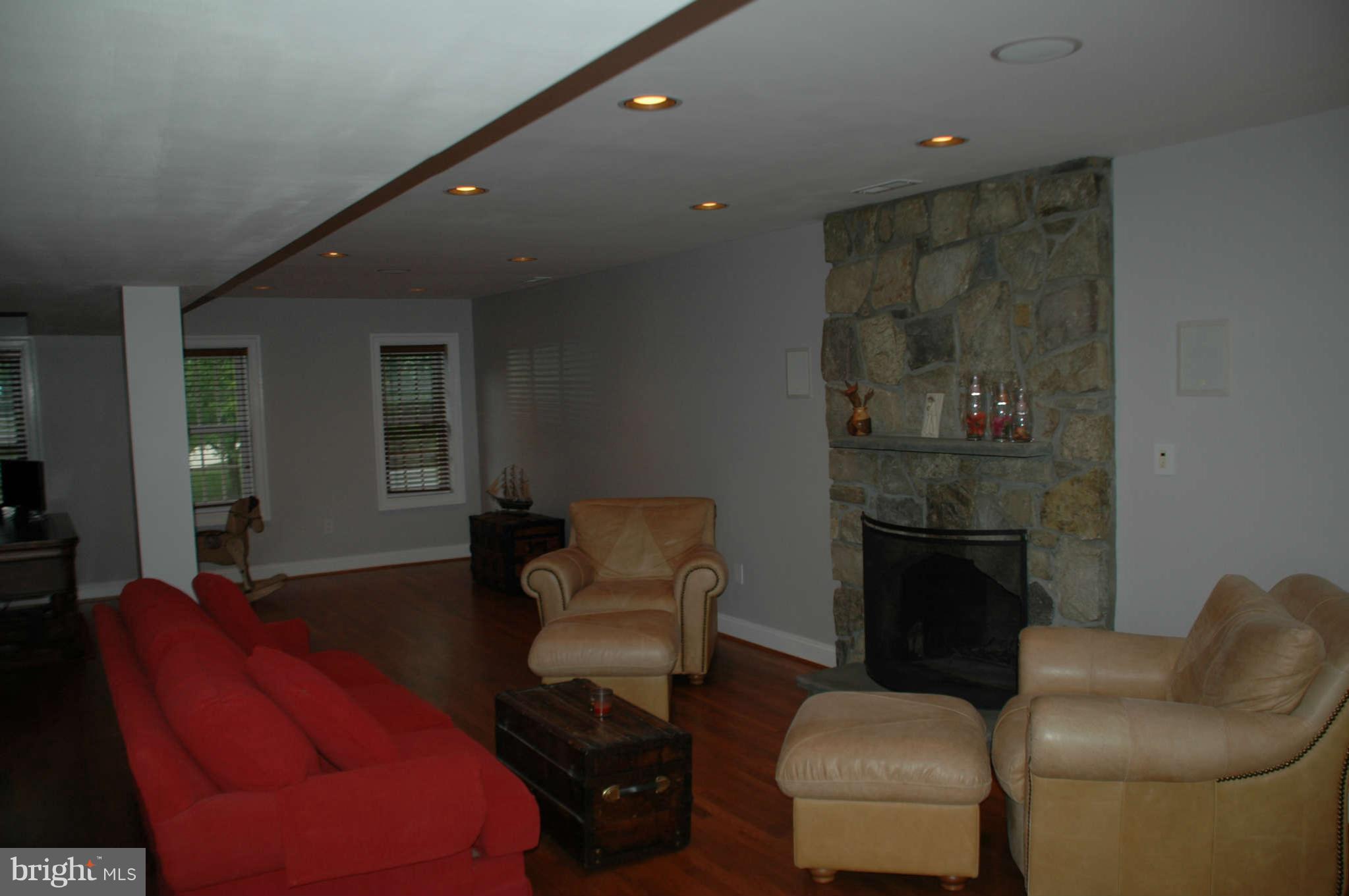 12100 Pueblo Road Gaithersburg, MD 20878 - Photo 9 of 15 Family Room