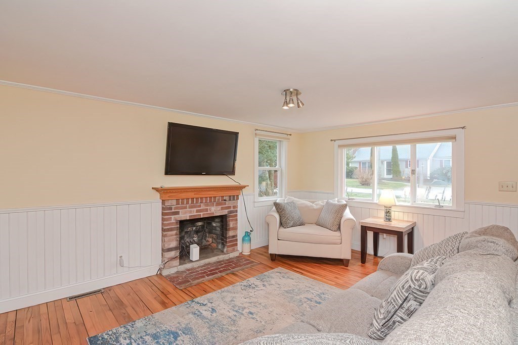 46 Thorne Road Bourne, MA 02532 - Photo 12 of 39