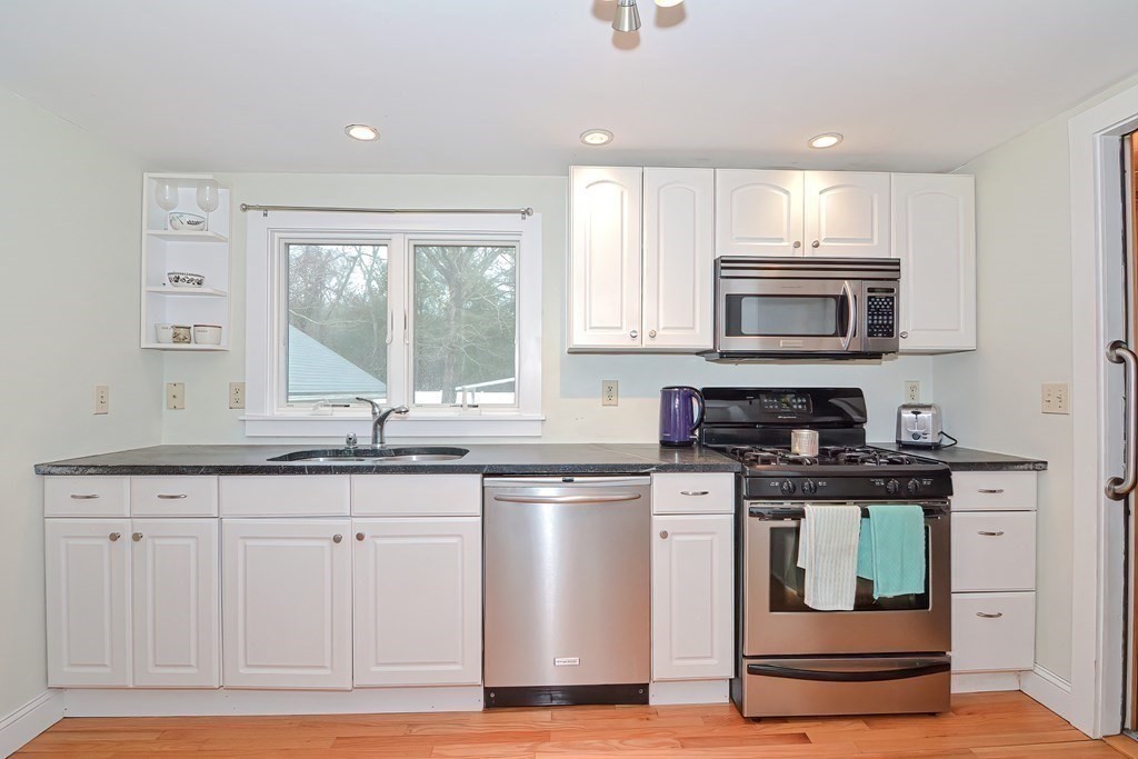 46 Thorne Road Bourne, MA 02532 - Photo 14 of 39